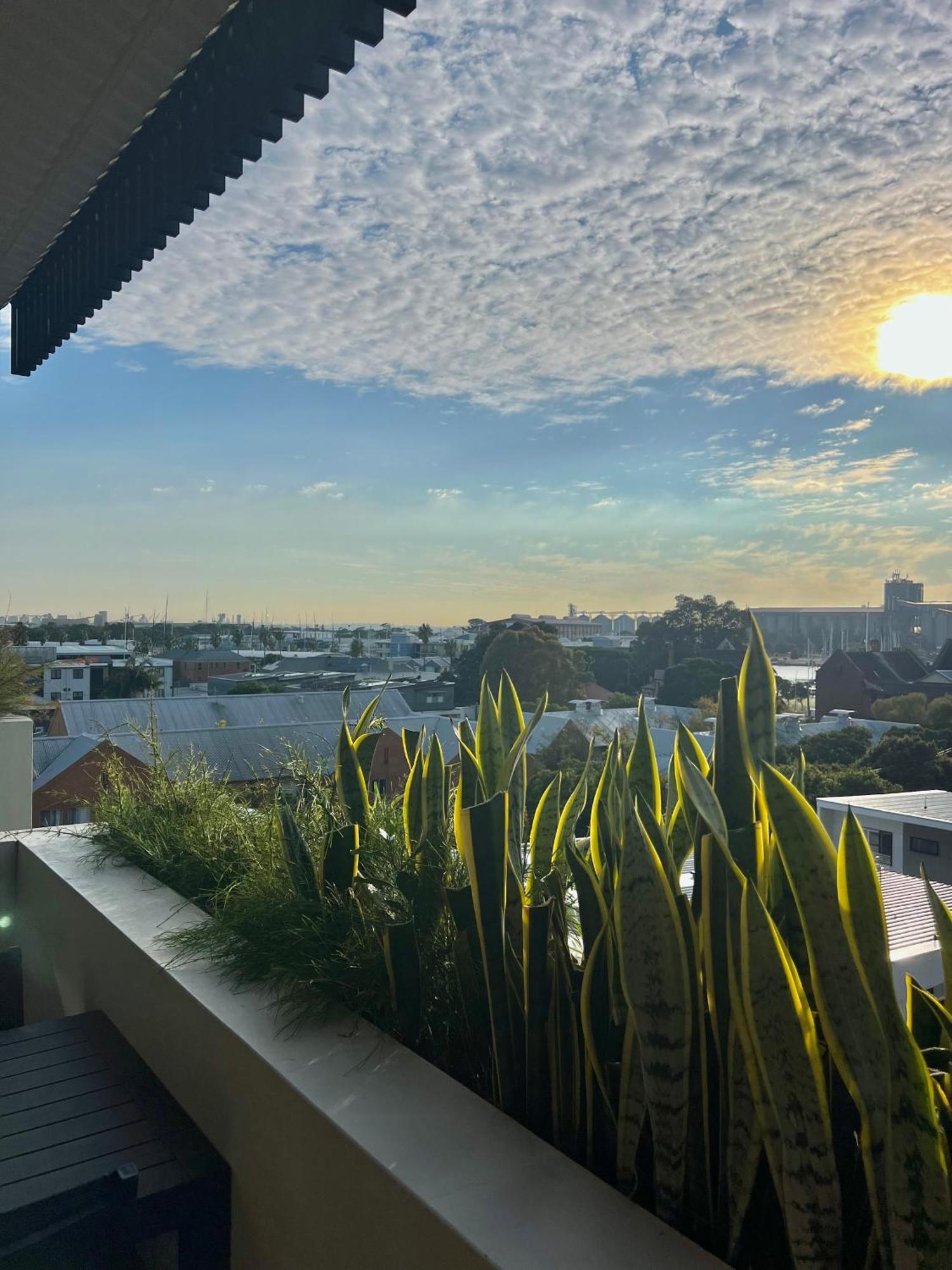 Harbour Towers, Newcastle'S Elite Apartment Stays, Free Parking & Tram Access Buitenkant foto