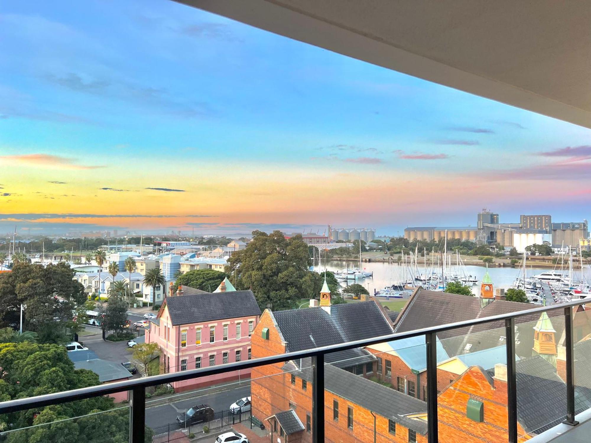 Harbour Towers, Newcastle'S Elite Apartment Stays, Free Parking & Tram Access Buitenkant foto