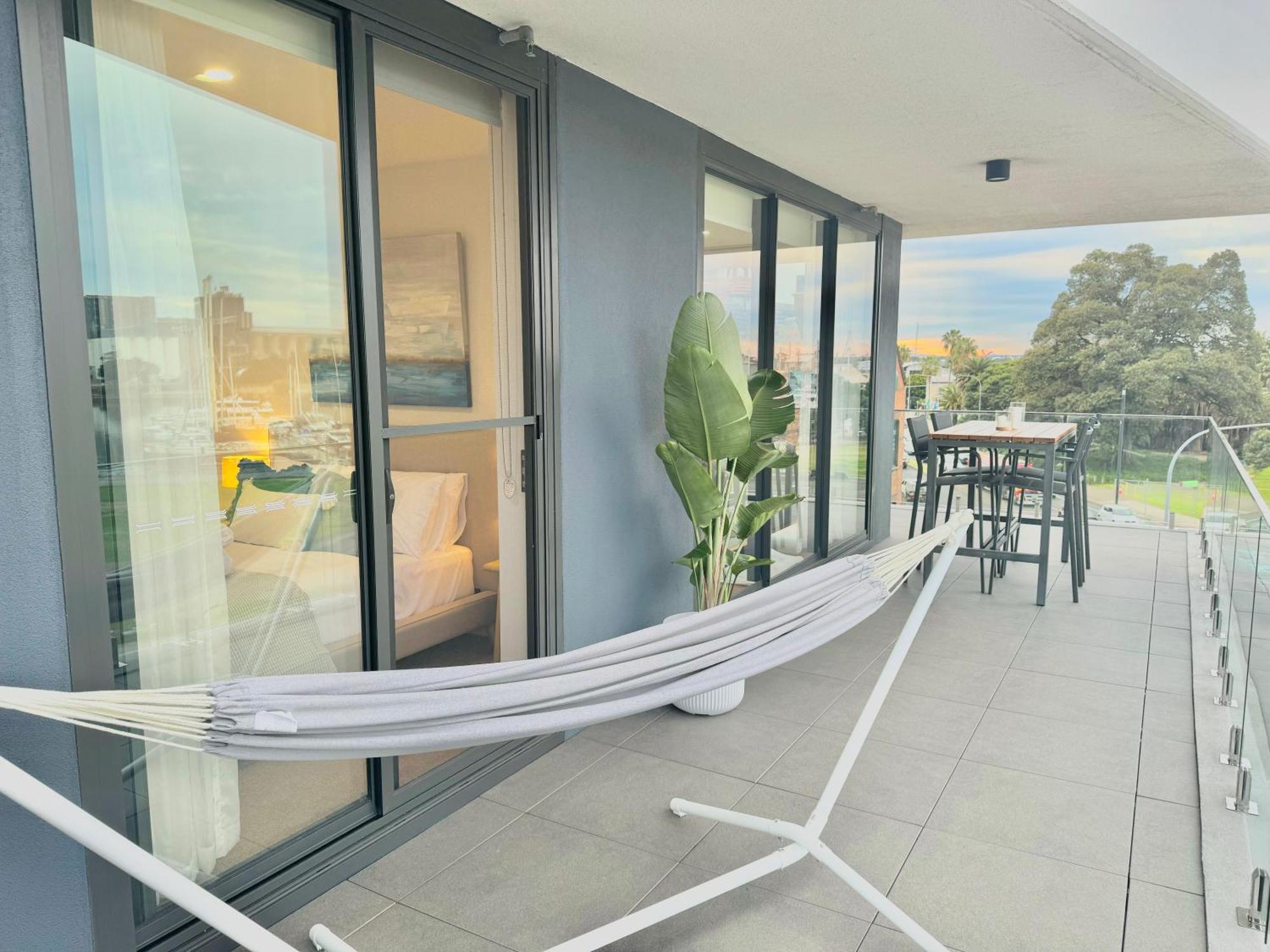 Harbour Towers, Newcastle'S Elite Apartment Stays, Free Parking & Tram Access Buitenkant foto